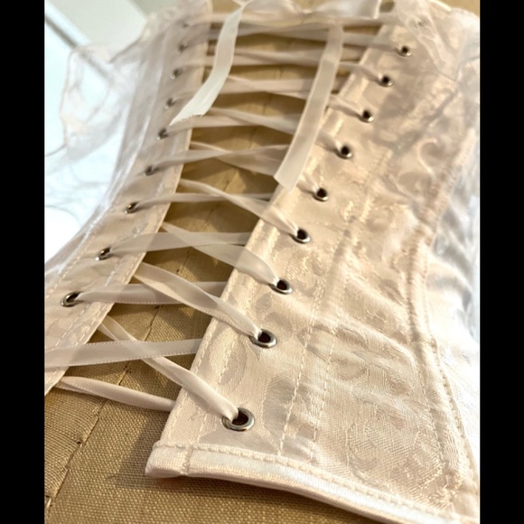 NEW !!!! M L White Lace Sleeve Corset - Picture 4 of 6